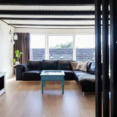 Atmosphere Close To Water Surrounded By Pines Casa de Férias