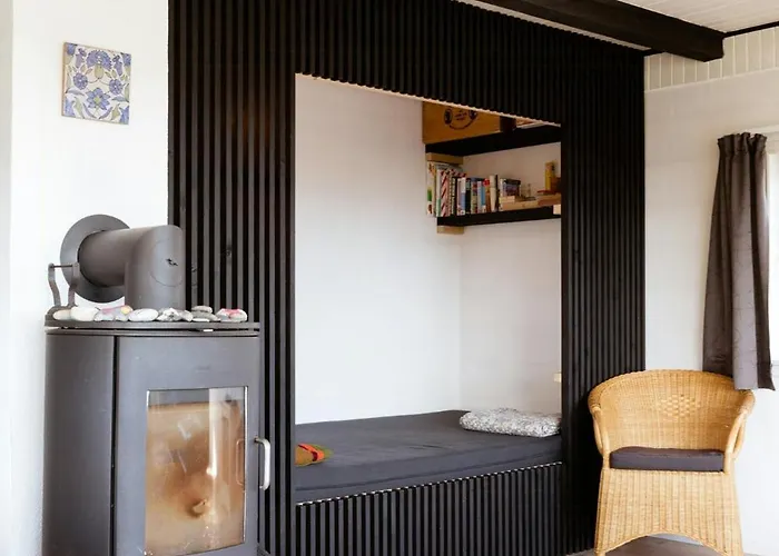 Atmosphere Close To Water Surrounded By Pines Сasa de vacaciones