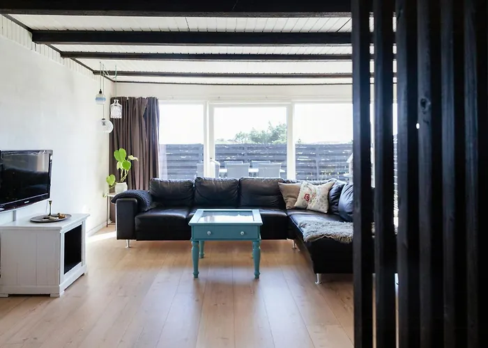 Atmosphere Close To Water Surrounded By Pines Casa de Férias